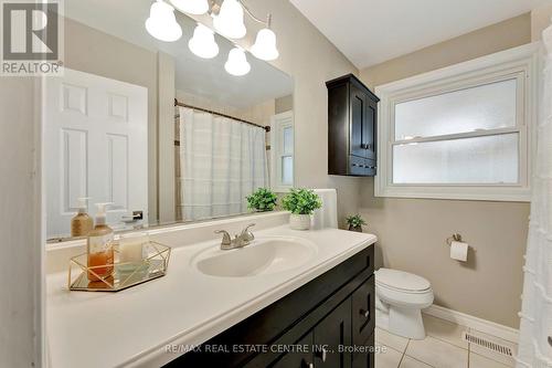 93 Crosby Drive, Kitchener, ON - Indoor Photo Showing Bathroom