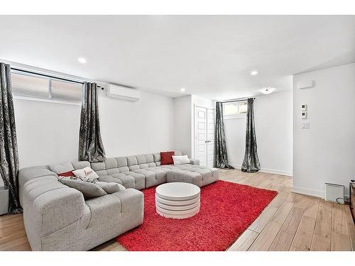 Salon - 329 Rue James, Shawville, QC - Indoor Photo Showing Living Room