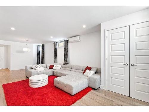 Salon - 329 Rue James, Shawville, QC - Indoor Photo Showing Living Room