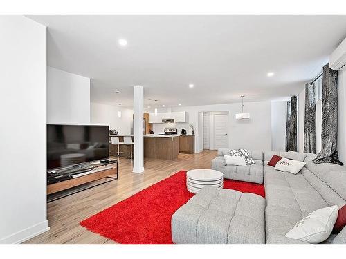 Salon - 329 Rue James, Shawville, QC - Indoor Photo Showing Living Room