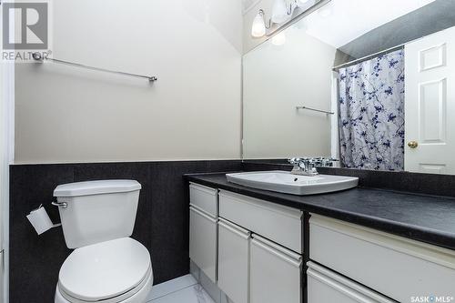 1018 Whitewood Crescent, Saskatoon, SK - Indoor Photo Showing Bathroom