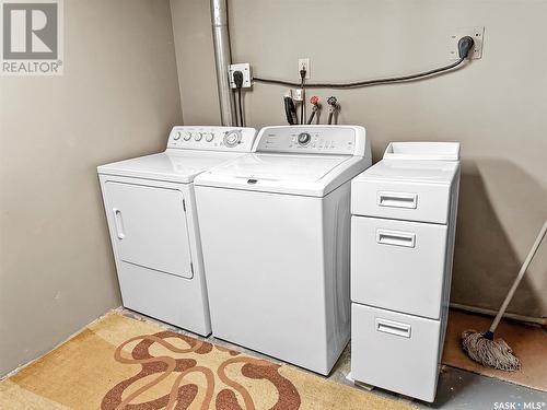 511 3Rd Avenue Ne, Swift Current, SK - Indoor Photo Showing Laundry Room