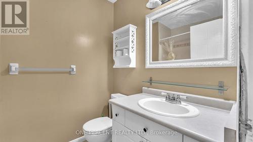 38 Mcmanus Place, London, ON - Indoor Photo Showing Bathroom