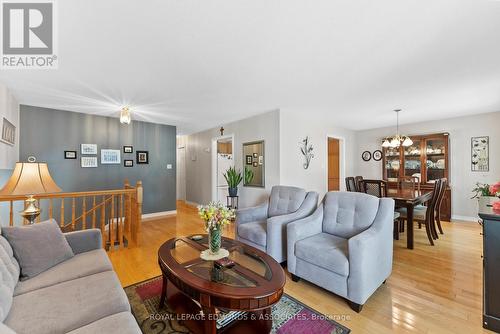 537 Angus Campbell Drive, Pembroke, ON - Indoor Photo Showing Living Room