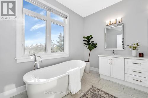 1595 Rangeland Avenue, Ottawa, ON - Indoor Photo Showing Bathroom