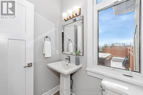 1595 Rangeland Avenue, Ottawa, ON - Indoor Photo Showing Bathroom