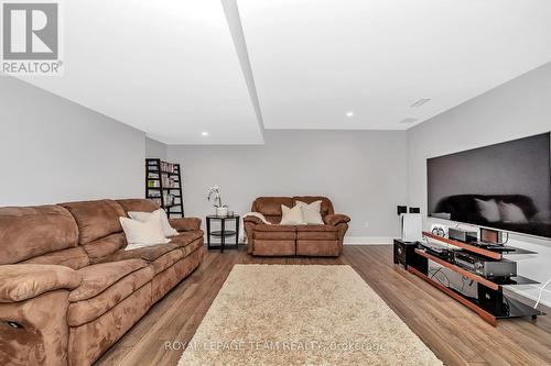 1595 Rangeland Avenue, Ottawa, ON - Indoor Photo Showing Living Room