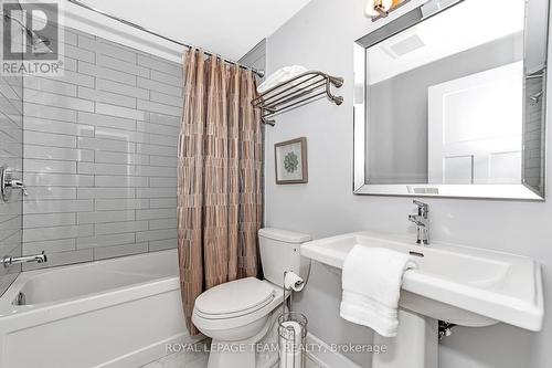 1595 Rangeland Avenue, Ottawa, ON - Indoor Photo Showing Bathroom