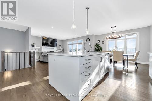 1595 Rangeland Avenue, Ottawa, ON - Indoor Photo Showing Kitchen With Upgraded Kitchen