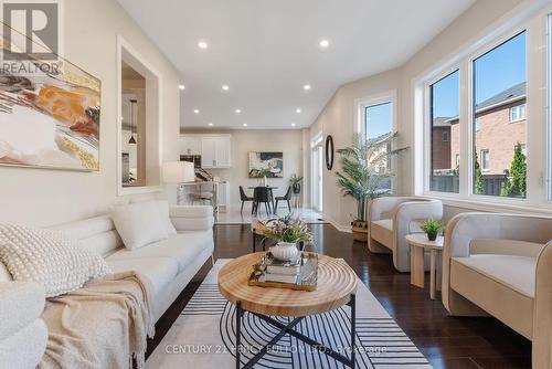 345 Nairn Circle, Milton, ON - Indoor Photo Showing Living Room