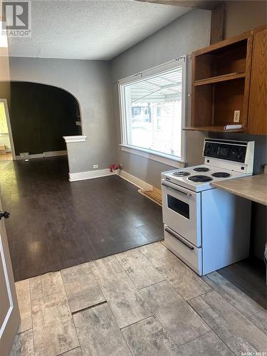 3520 Dewdney Avenue, Regina, SK - Indoor Photo Showing Kitchen