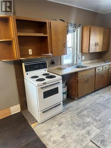 3520 Dewdney Avenue, Regina, SK - Indoor Photo Showing Kitchen