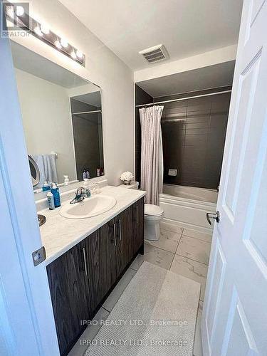 60 - 166 Deerpath Drive, Guelph, ON - Indoor Photo Showing Bathroom