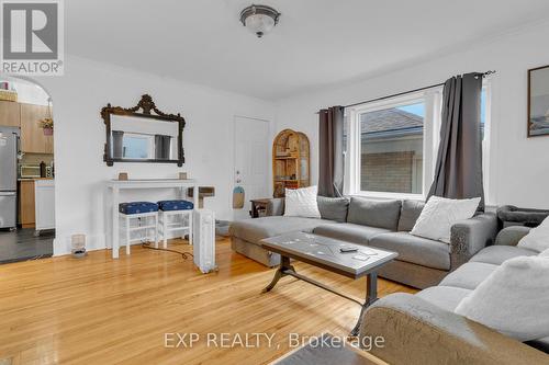 152 Terrace Hill Street, Brantford, ON - Indoor Photo Showing Living Room