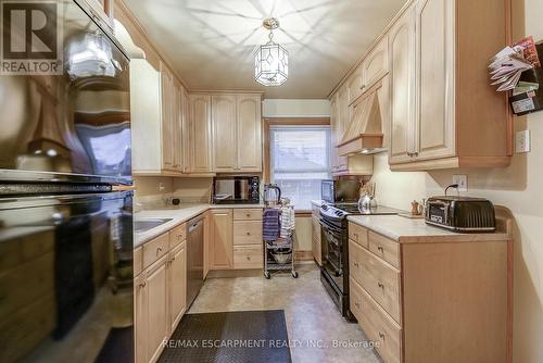 8 Bromley Road, Hamilton, ON - Indoor Photo Showing Kitchen