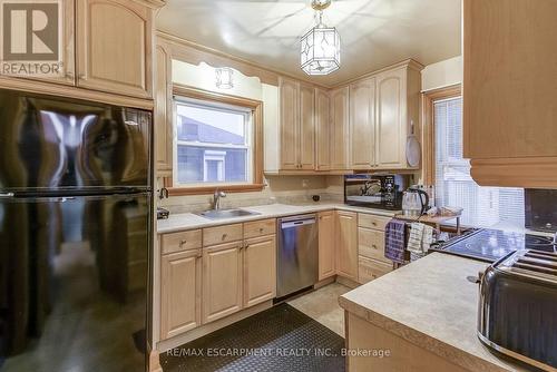 8 Bromley Road, Hamilton, ON - Indoor Photo Showing Kitchen