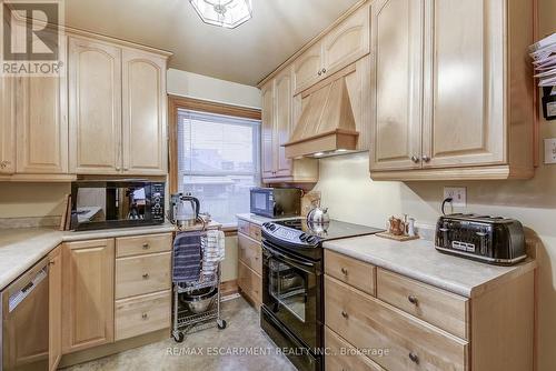 8 Bromley Road, Hamilton, ON - Indoor Photo Showing Kitchen