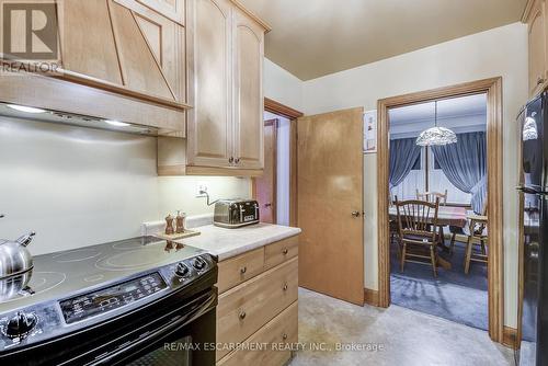 8 Bromley Road, Hamilton, ON - Indoor Photo Showing Kitchen