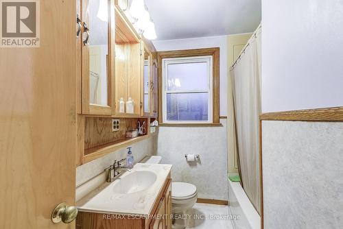 8 Bromley Road, Hamilton, ON - Indoor Photo Showing Bathroom