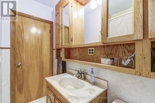 8 Bromley Road, Hamilton, ON - Indoor Photo Showing Bathroom