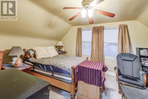 8 Bromley Road, Hamilton, ON - Indoor Photo Showing Bedroom