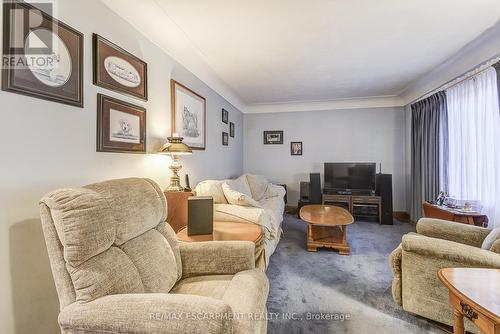 8 Bromley Road, Hamilton, ON - Indoor Photo Showing Living Room