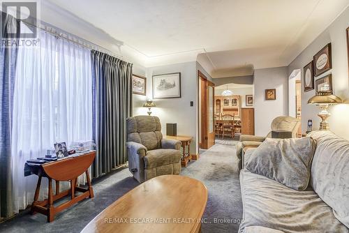 8 Bromley Road, Hamilton, ON - Indoor Photo Showing Living Room