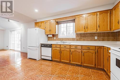 17 - 105 Wilson Street, Hamilton, ON - Indoor Photo Showing Kitchen