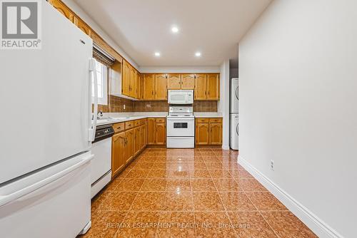 17 - 105 Wilson Street, Hamilton, ON - Indoor Photo Showing Kitchen