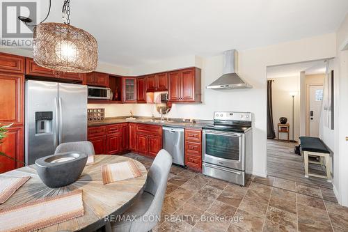 548 Short Street, Petrolia, ON - Indoor Photo Showing Kitchen