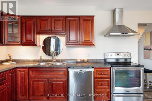 548 Short Street, Petrolia, ON - Indoor Photo Showing Kitchen With Double Sink