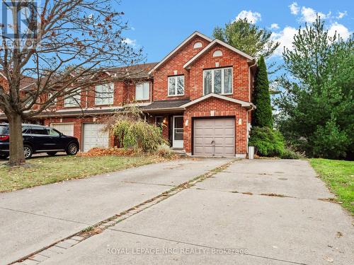 210 Lawrence Lane, Pelham (662 - Fonthill), ON - Outdoor With Facade