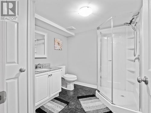 210 Lawrence Lane, Pelham (662 - Fonthill), ON - Indoor Photo Showing Bathroom