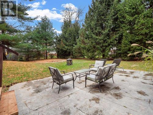 210 Lawrence Lane, Pelham (662 - Fonthill), ON - Outdoor With Backyard