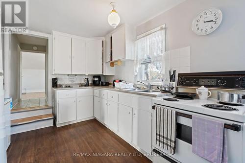 698 King Street, Port Colborne (877 - Main Street), ON - Indoor Photo Showing Kitchen With Double Sink