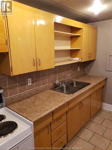 1091 Gladstone Avenue, Windsor, ON - Indoor Photo Showing Kitchen With Double Sink