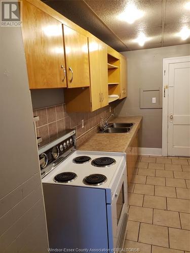 1091 Gladstone Avenue, Windsor, ON - Indoor Photo Showing Kitchen With Double Sink