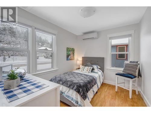 11212 Victoria Road, Summerland, BC - Indoor Photo Showing Bedroom