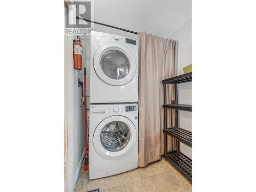 11212 Victoria Road, Summerland, BC - Indoor Photo Showing Laundry Room