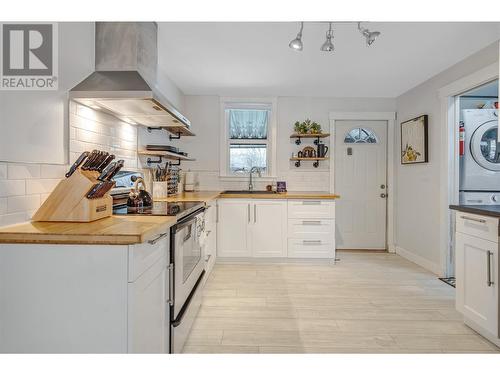 11212 Victoria Road, Summerland, BC - Indoor Photo Showing Kitchen