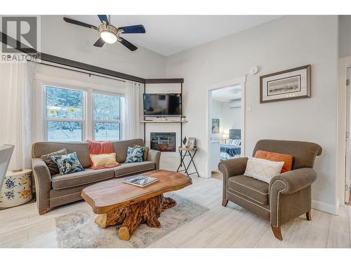 11212 Victoria Road, Summerland, BC - Indoor Photo Showing Living Room With Fireplace