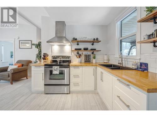 11212 Victoria Road, Summerland, BC - Indoor Photo Showing Kitchen With Double Sink