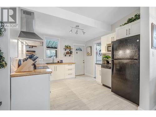 11212 Victoria Road, Summerland, BC - Indoor Photo Showing Kitchen