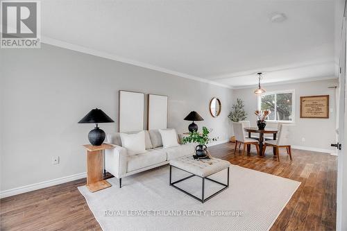 42 Oregon Road, London, ON - Indoor Photo Showing Living Room