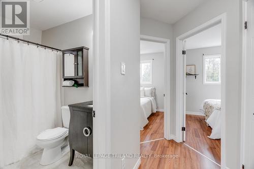 42 Oregon Road, London, ON - Indoor Photo Showing Bathroom