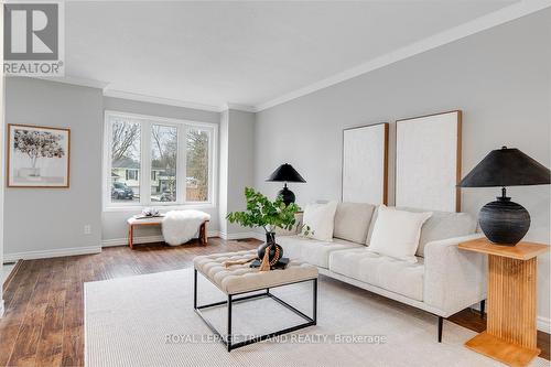 42 Oregon Road, London, ON - Indoor Photo Showing Living Room