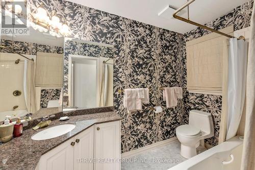 720 Hillcrest Drive, London, ON - Indoor Photo Showing Bathroom