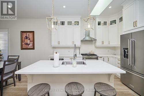 3532 Canfield Crescent, Fort Erie (327 - Black Creek), ON - Indoor Photo Showing Kitchen