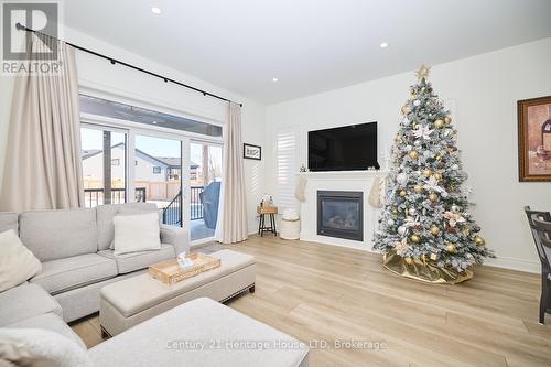 3532 Canfield Crescent, Fort Erie (327 - Black Creek), ON - Indoor Photo Showing Bedroom