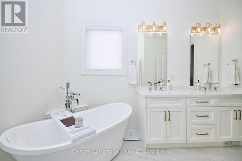 3532 Canfield Crescent, Fort Erie (327 - Black Creek), ON - Indoor Photo Showing Bathroom